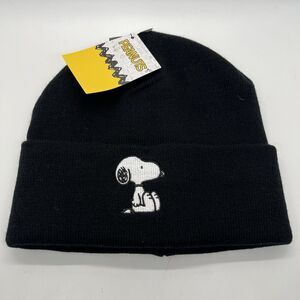 NWT Peanuts Snoopy Sitting Black Knit Beanie Cap Accessories Winter Hat